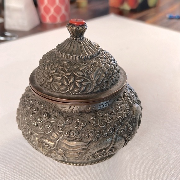 Antique Nepali Tibetan metal urn decorated with coral. - Picture 1 of 8